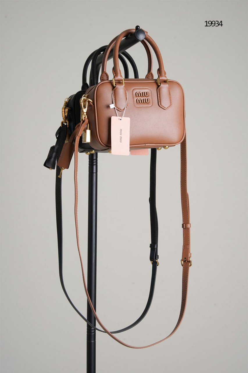 🔆 [MIUMIU] 미우미우 나파 레더 아르카디 미니백  🔆