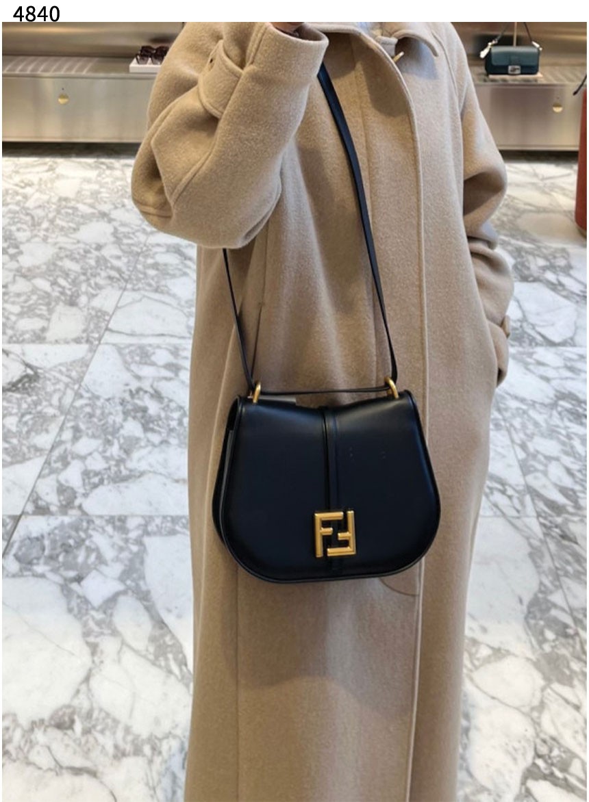 #펜디 [FENDI] 수입프리미엄급 커'몬 미디엄 백 신상 입고💢 #태그 #가방 #4840