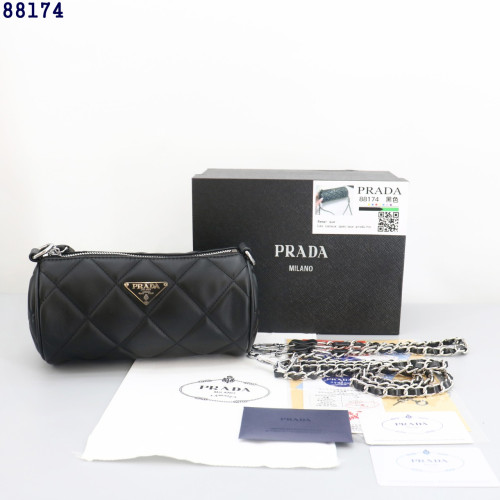 👹프라다 삼각로고 원통 레더 체인백👹