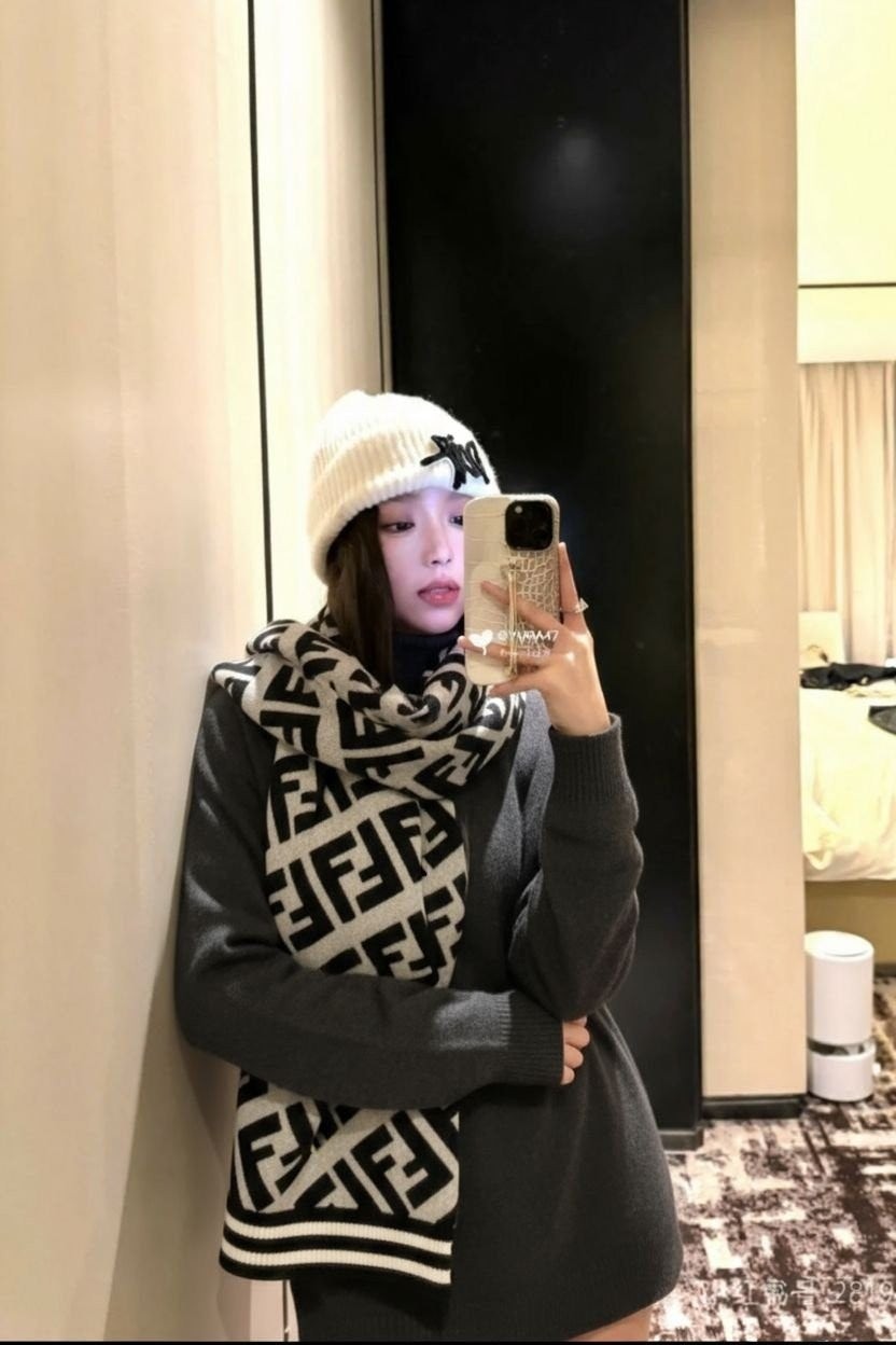 💕 펜* FF 시그니처 울 비스코스 머플러➡️수입최고급