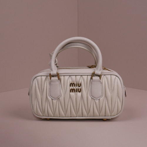 ✨미우미우 아르카디 마테라쎄 나파 가죽 백✨