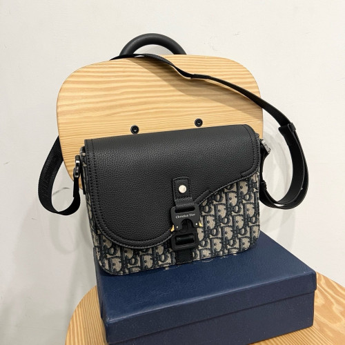 🤴🏻  #디올 (D*or) 미니 새들 스트랩백 🤴🏻