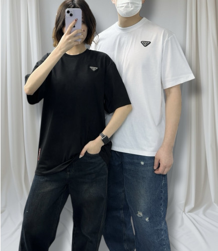 <프라다  삼각로고 와펜 반팔티>