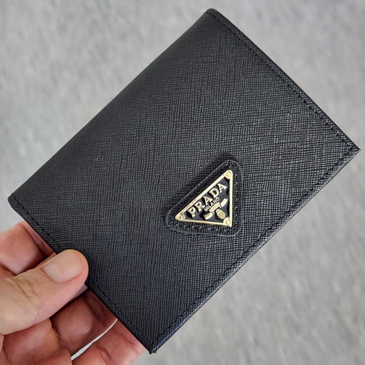 [370번] #프라다 삼각로고 지갑 (045)
