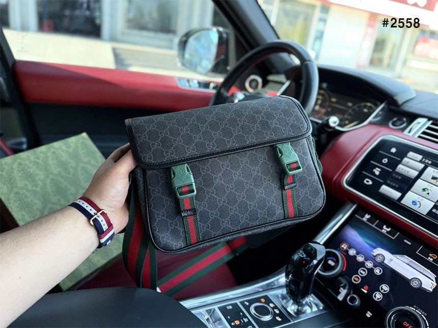 🍀 [GUCCI] 구찌 GG 수프림 메신저 크로스백 🍀