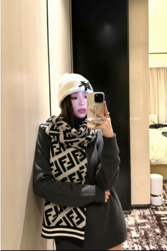 펜V FF 시그니처  울 비스코스 머플러➡️수입최*고급