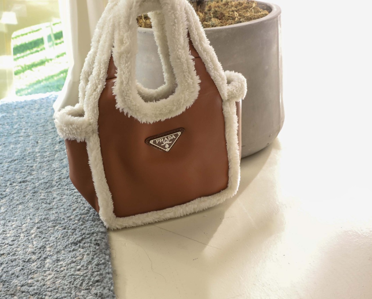 #프라다 [ P*ADA ] 수입 시어링 미니 핸드백 - 코냑 - 입고💢 #가방