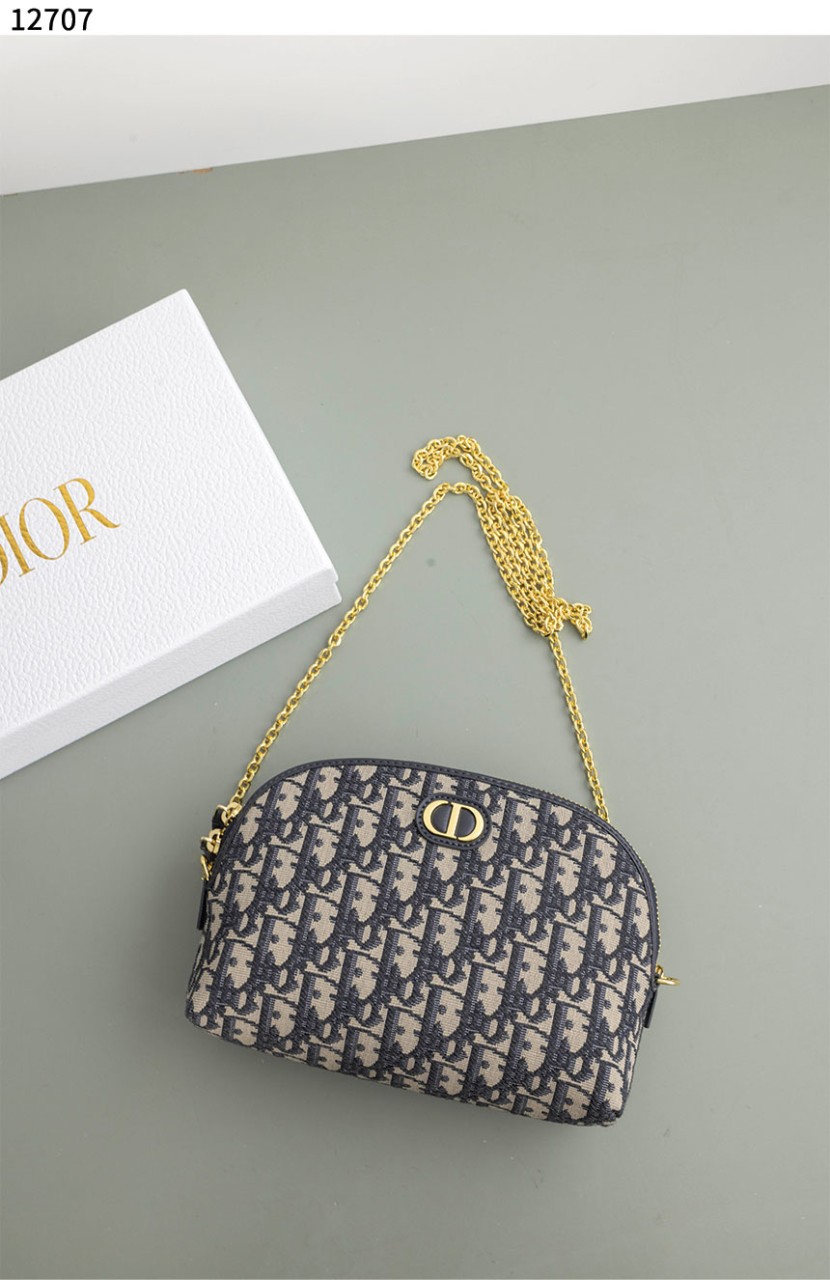 #디올 [Christian Dior] 30 몽테인 뷰티 파우치 블루 디올 오블리크 자카드 신상입고💢 #가방 #12707