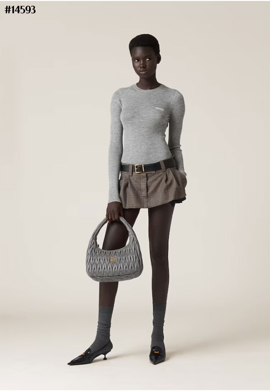 🍀 [MIUMIU] 미우미우 골지 립 니트 슬리브리스 🍀