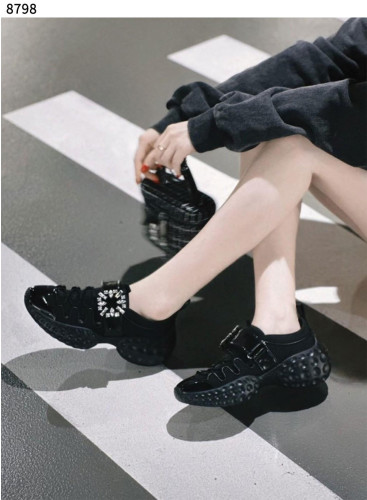 #로저비비에 [ROGERVIVIER] 수입고급 비브 런 라이트 트레키 스니커즈 신상 입고💢 #태그 #신발 #8798