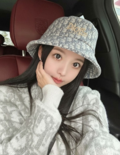 디V 오블리크 자가드 버킷햇 수입