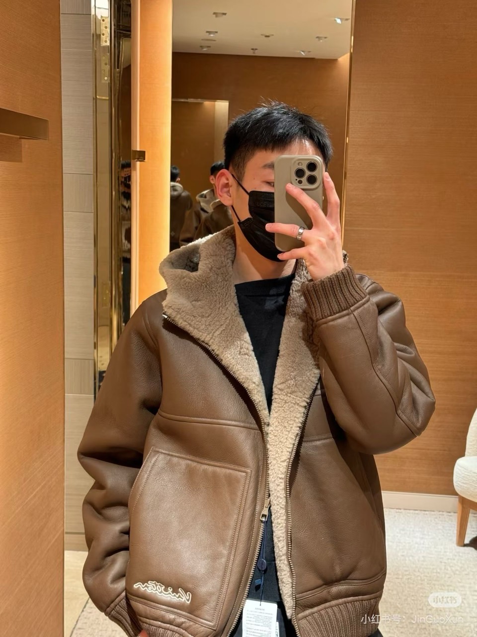 루비통-LOUIS VUITTON 양면 무스탕 재킷