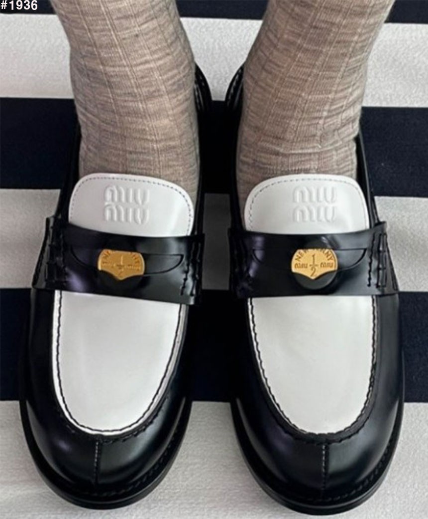 🍀 [MIUMIU] 미우미우 가죽 페니 로퍼 🍀