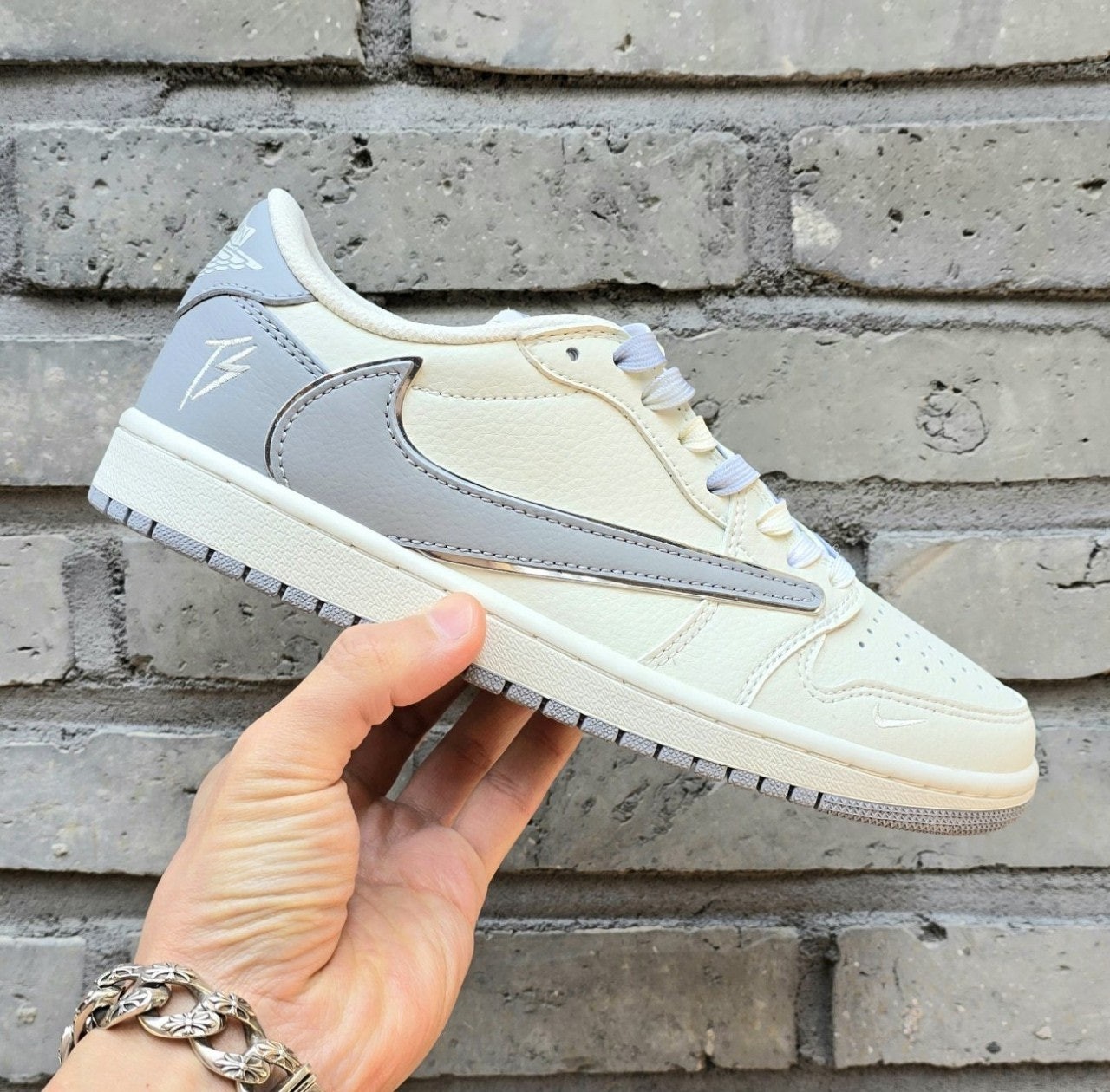 💕 나** x 트래비스 스캇 x 프라그먼트 에어조던1 로우 그레이 Travis Scott x Fragment Design x Air Jordan1 Low 0G SP AJ1 그레이