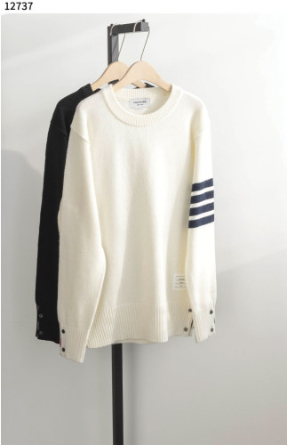 #톰브라운 [Thom Browne] 램스울 사선완장 라운드 니트 신상입고💢 #상의 #니트 #12737