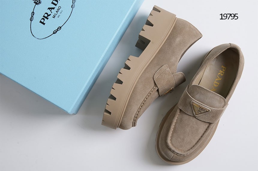 🔆 [PRADA] 프라다 25FW 여성 스웨이드 로퍼 베이지 🔆