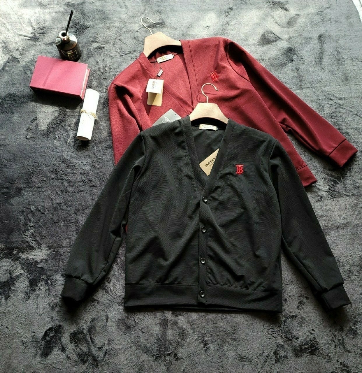 💕 버** TB로고 자수 가디건