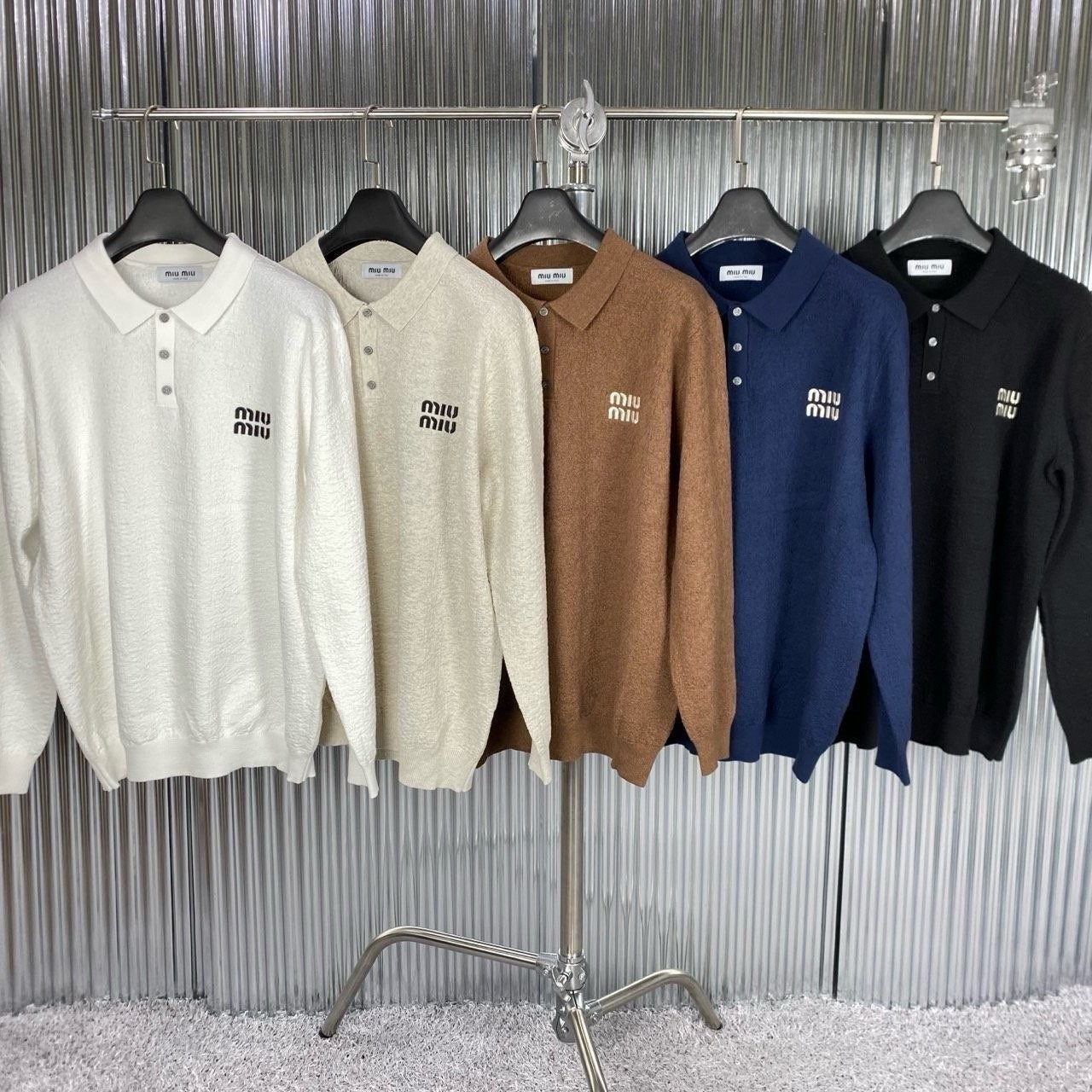 💕 미*** 쓰리 버튼 카라니트