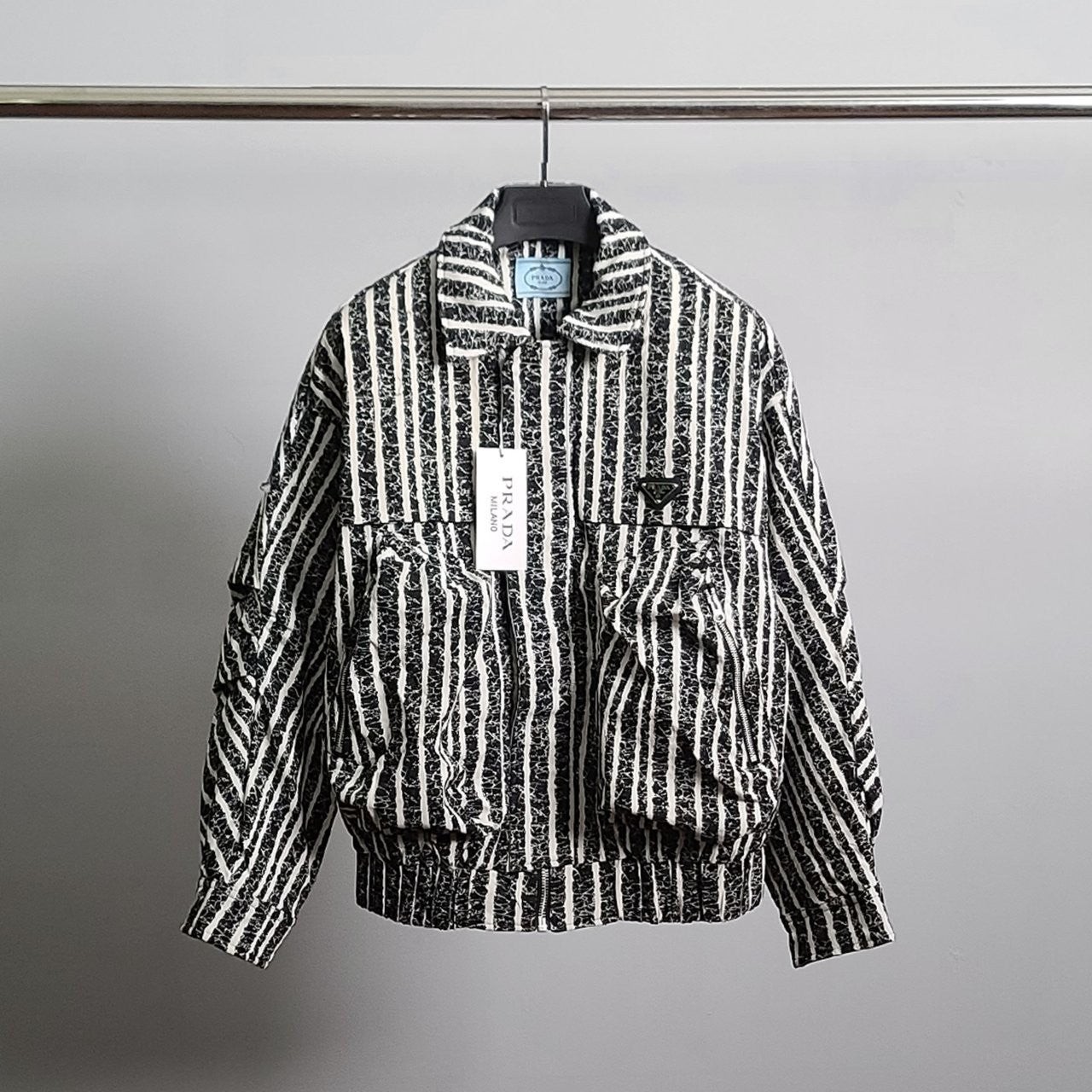 💕 프** 구스다운 로고와펜 지브라 패딩 점퍼