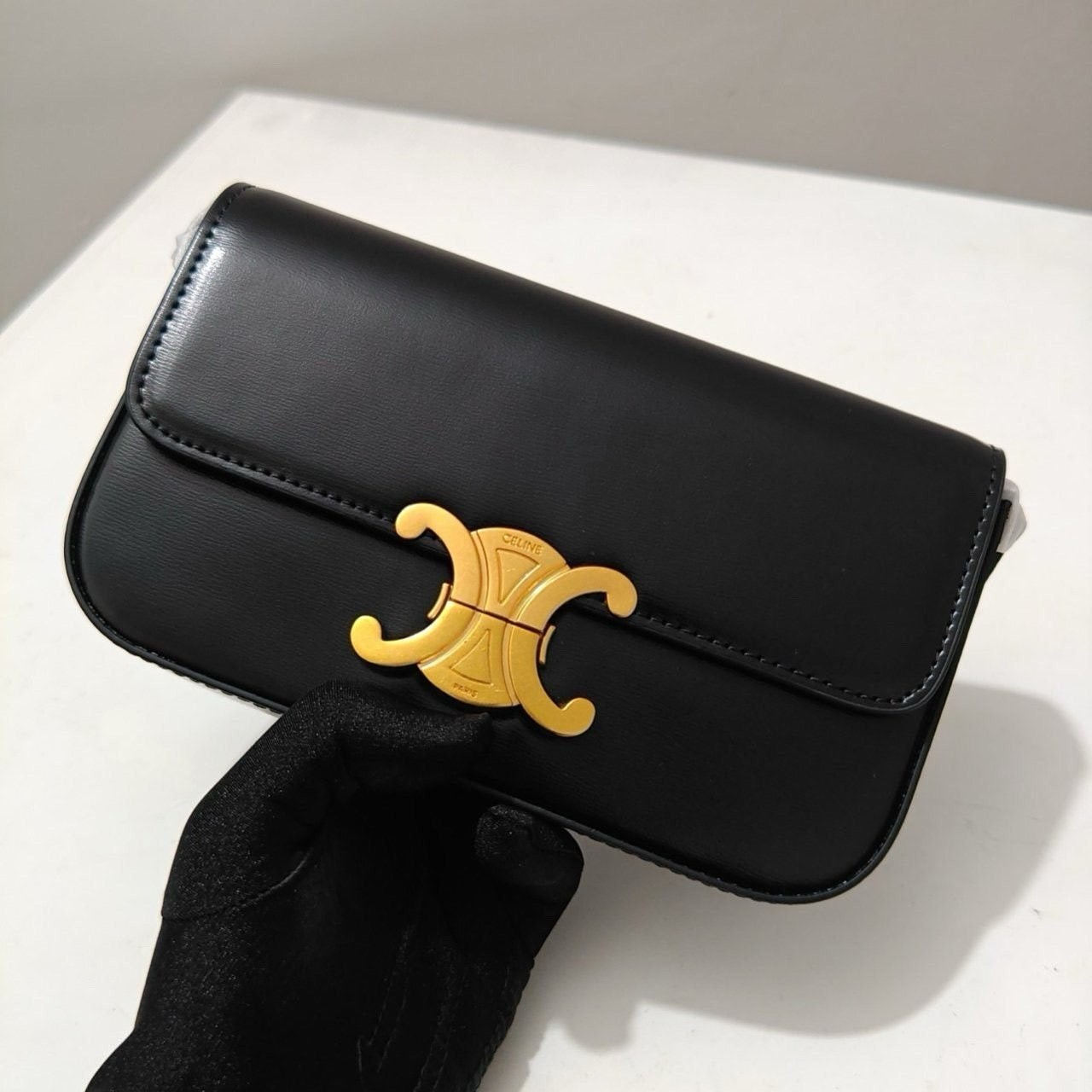 💕 셀** 클로드 숄더백