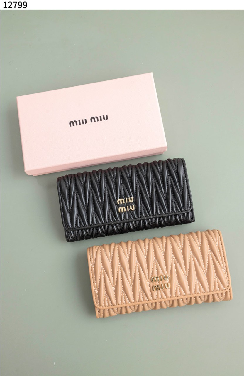 #미우미우 [MIU MIU] 여성 마틀라세 나파 장지갑 신상입고💢 #지갑 #12799