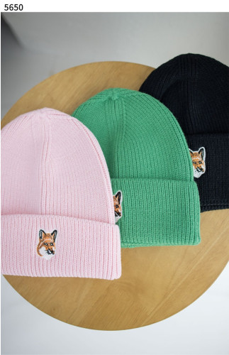 #메종키츠네 [Maison-Kitsune]  폭스 헤드 패치 립드 비니 신상입고💢 #모자 #5650