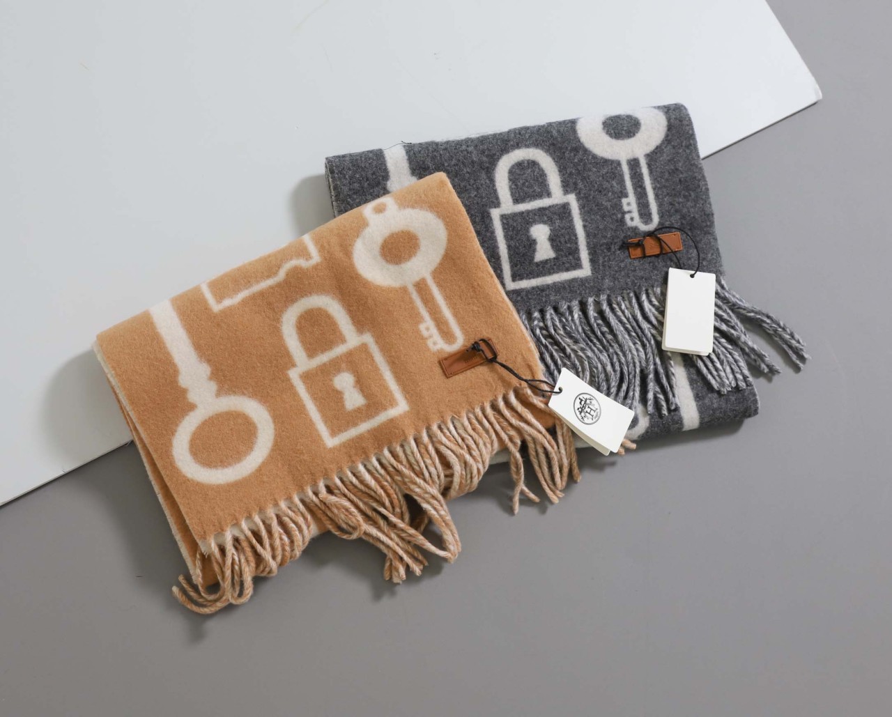 #에르메스 [ H.R.M.S ] 수입 카사크 포르트 클레프 스카프 입고💢 #머플러 #잡화