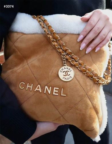 🍀 [CHANEL] 샤넬 22백 시어링 스웨이드 미디엄 백 🍀