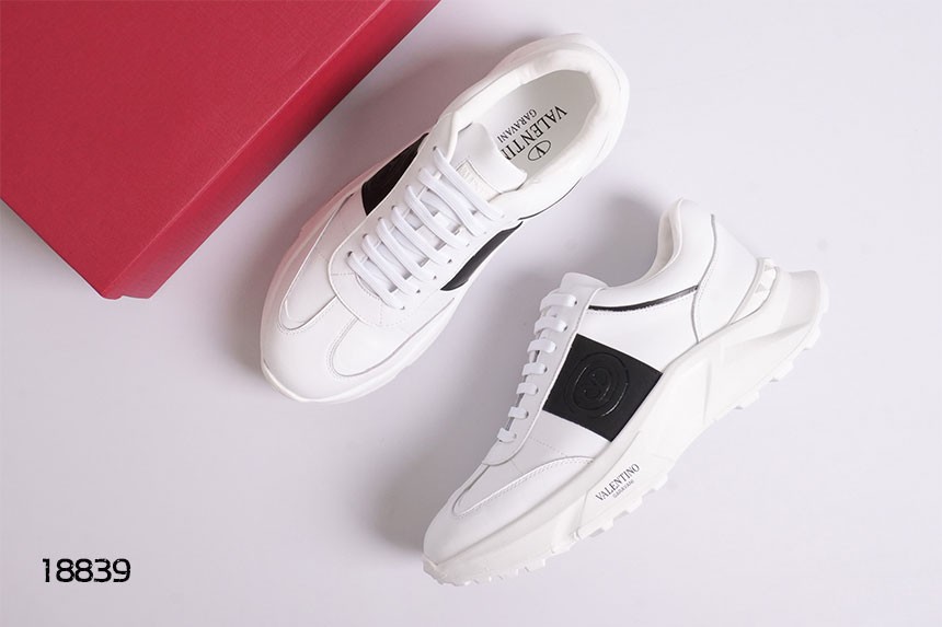 🔆 [VALENTINO] 발렌티노 남성 스터드 로우탑 스니커즈 🔆