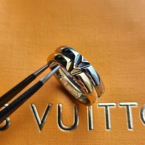 루이비통 329 20FW 볼트 반지