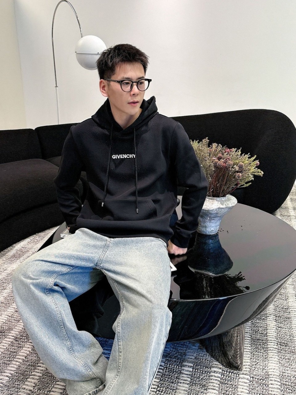 지방시 가슴 중앙 스몰 로고 후드티