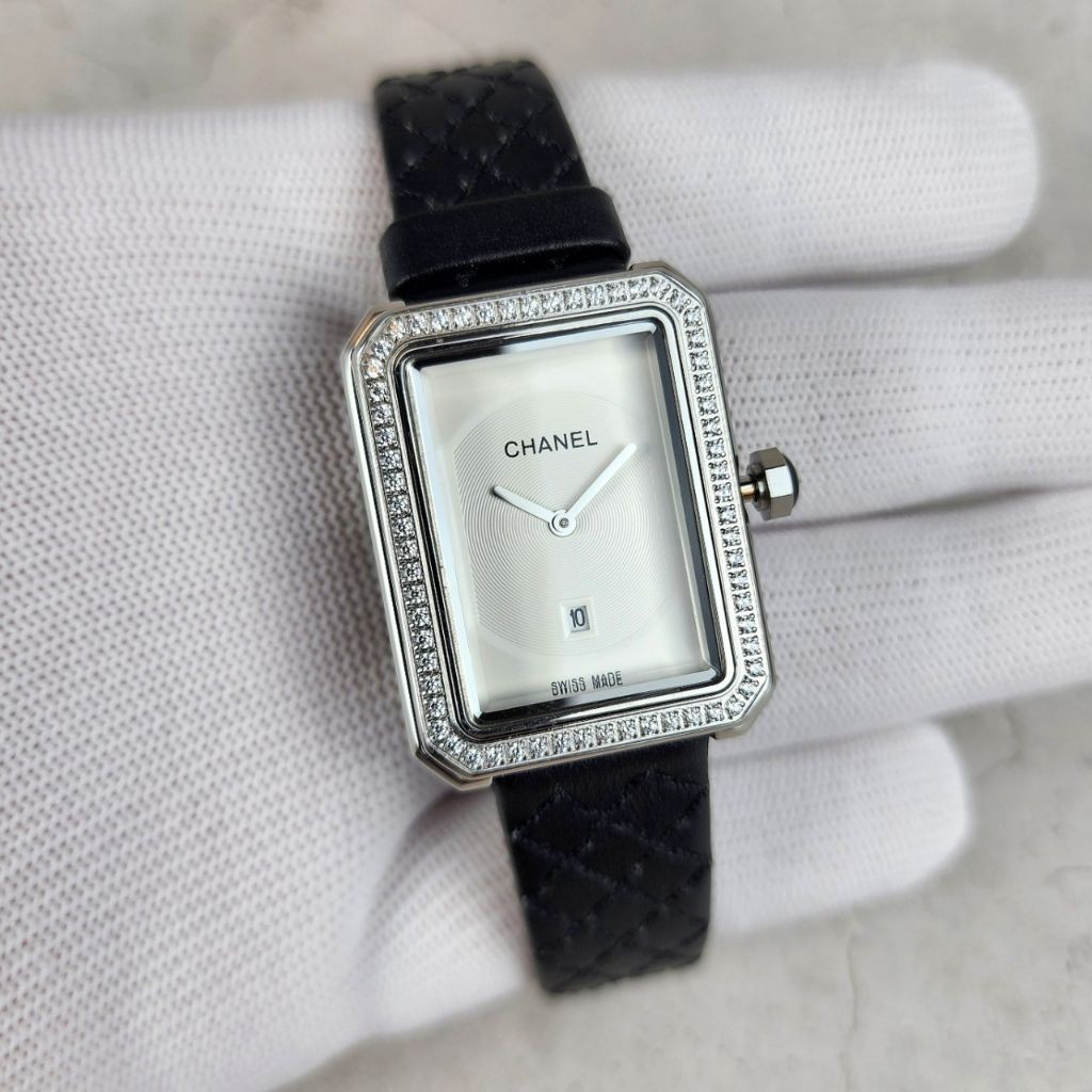 샤넬 보이프렌드 화이트 다이얼 실버 다이아 시계