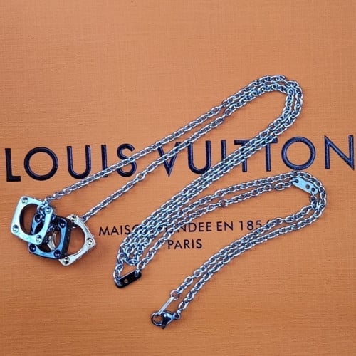 [458번] #루이비통  모노그램 볼트 목걸이