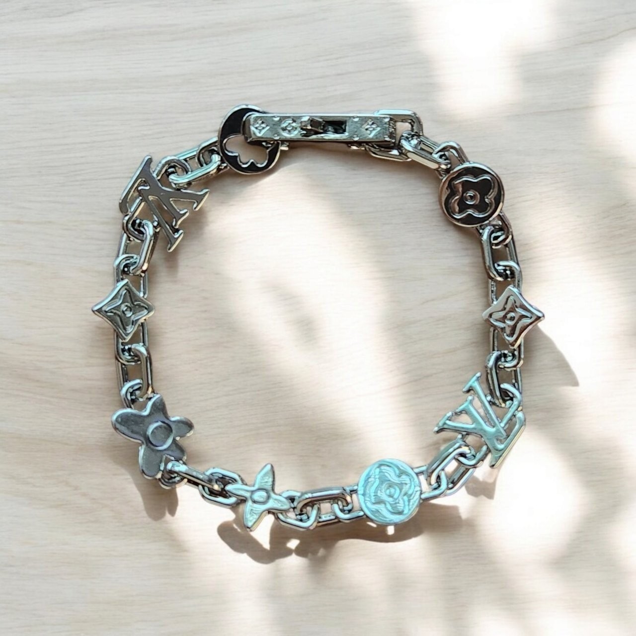 [27번] #루이비통  모노그램 크래키 팔찌