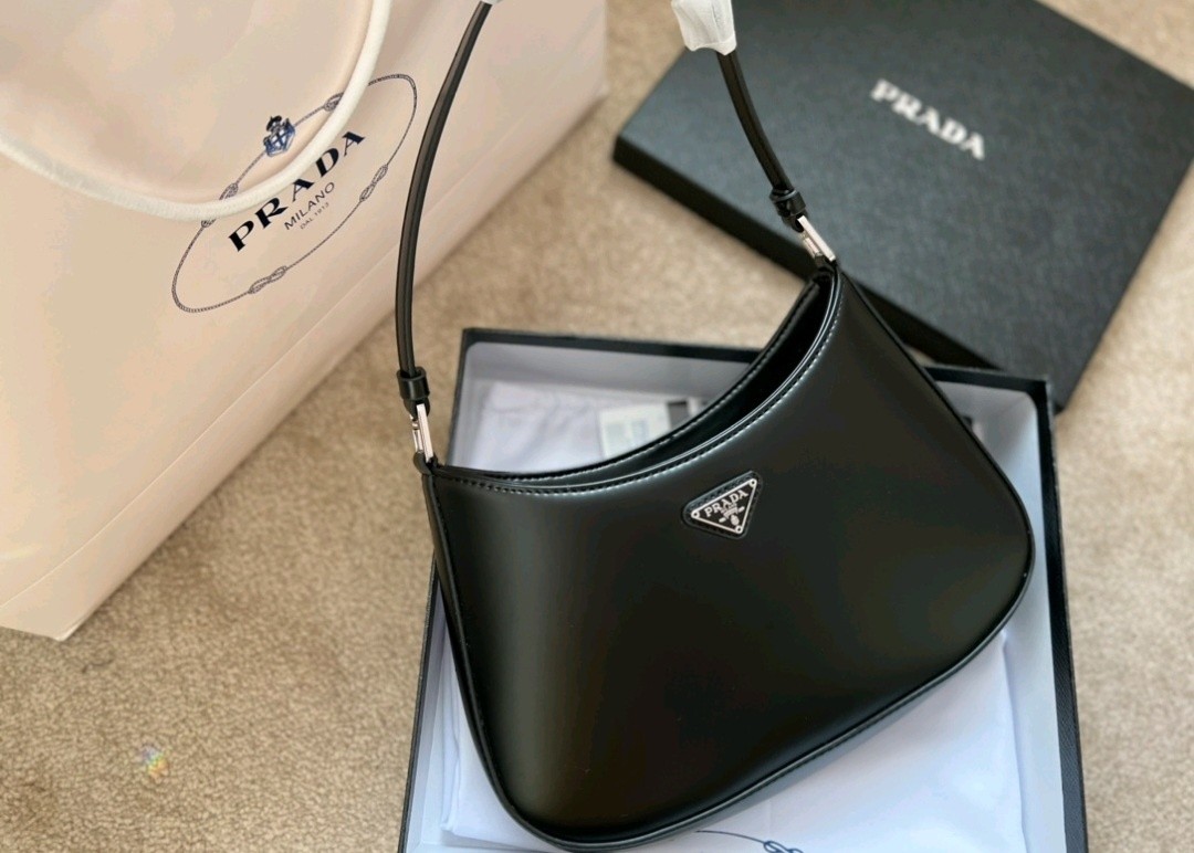 #N #프라다 브러시드 클레오백