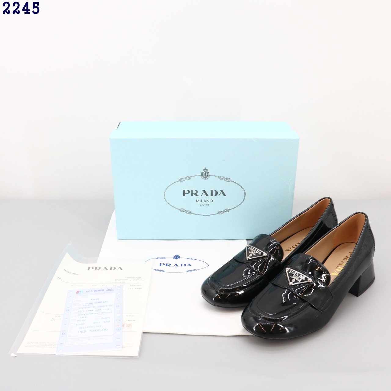 #DF #프라다 페이던트 삼각로고 로퍼