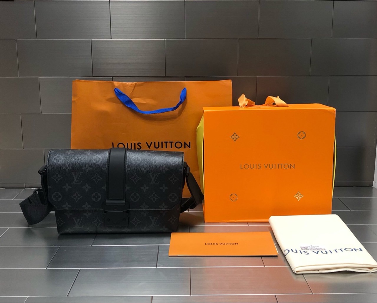 LOUIS S-케이프 메신저백