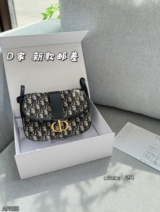 💕 디* 30 몽테인 미디엄 메신저백