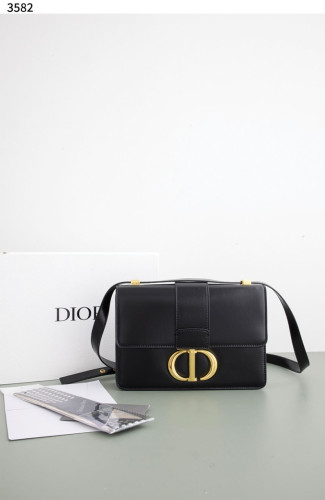 #디올 [Christian Dior] 디올 Montaigne 백 신상입고💢 #가방 #3582