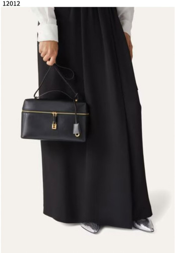 #로로피아나 [LOLO PIANA] 수입프리미엄급 로로피아나 엑스트라 백 신상 입고💢 #태그 #가방 #12012