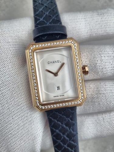 샤넬 보이프렌드 화이트 다이얼 골드 다이아 시계