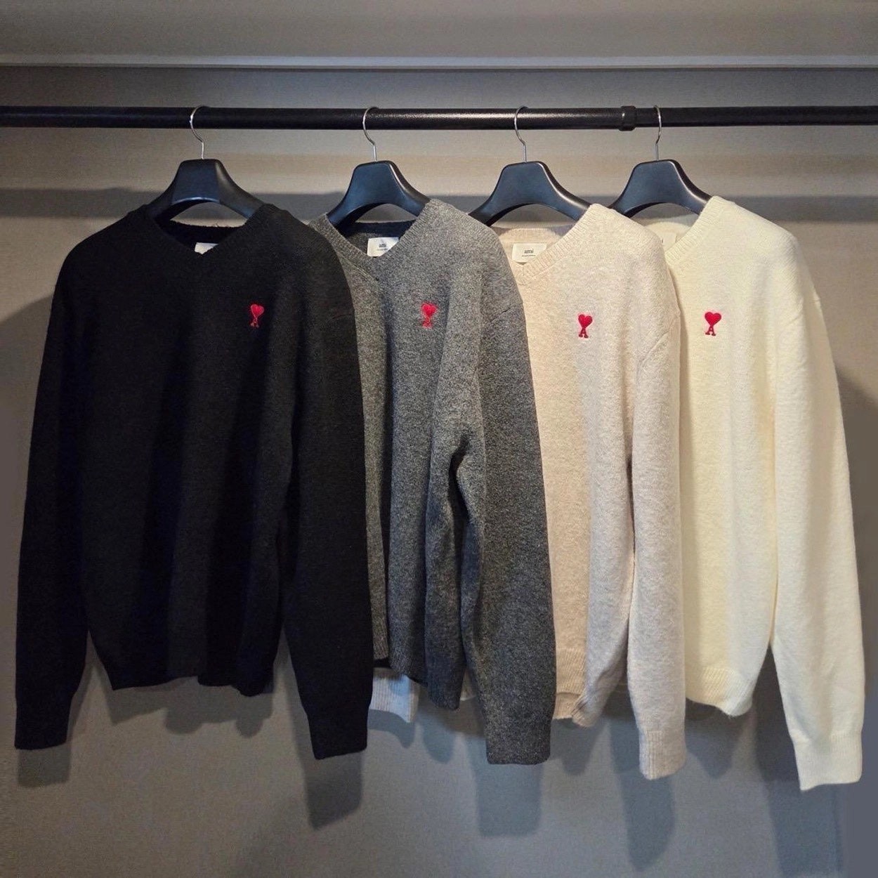 💕 아* 드 꾀흐 엠브로이더리 V넥 울 스웨터