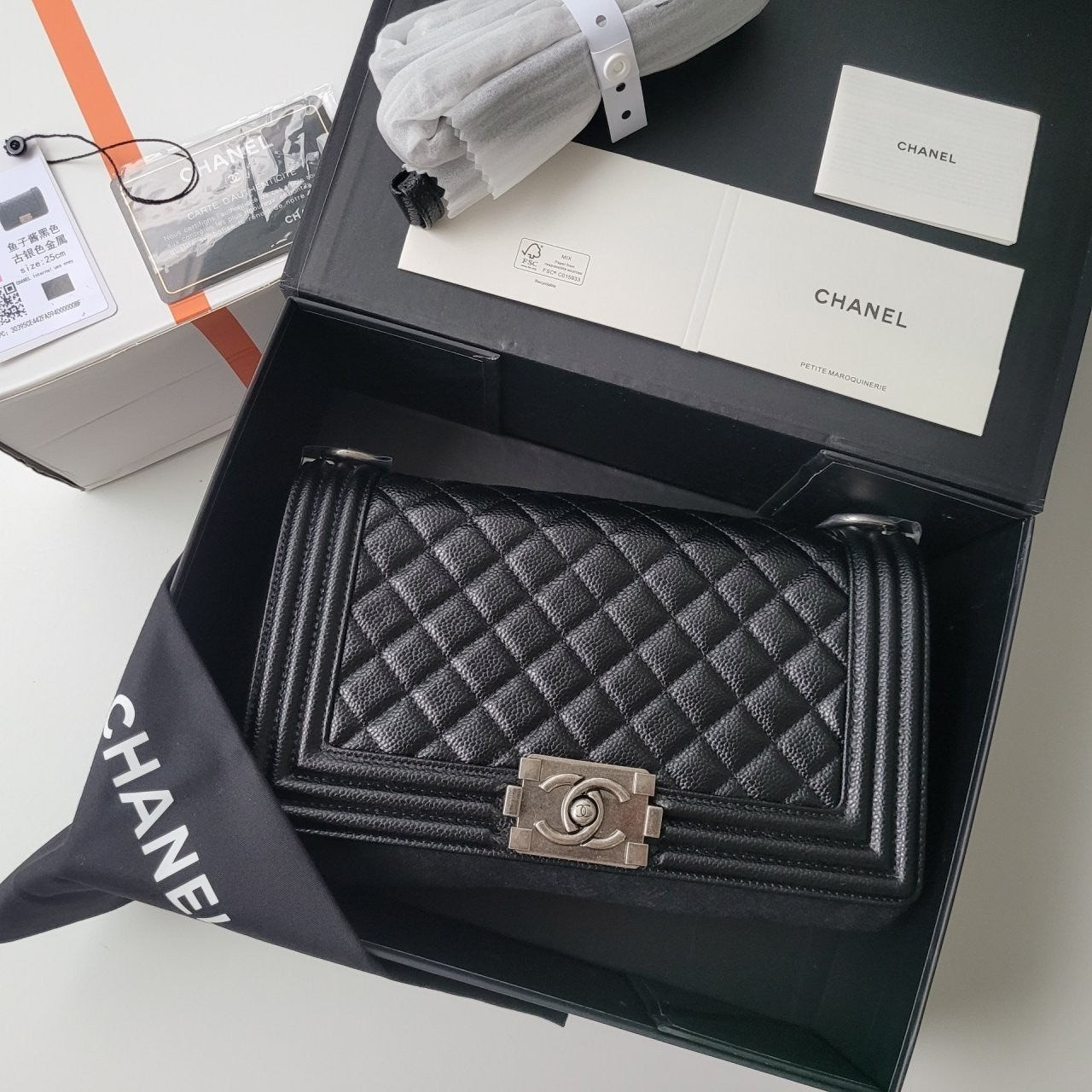 💕 샤* 보이백 미듐 은장 캐비어