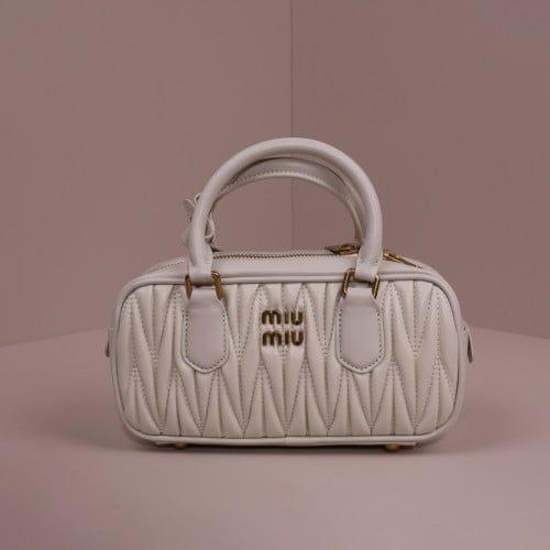 ✨미우미우 아르카디 마테라쎄 나파 가죽 백✨