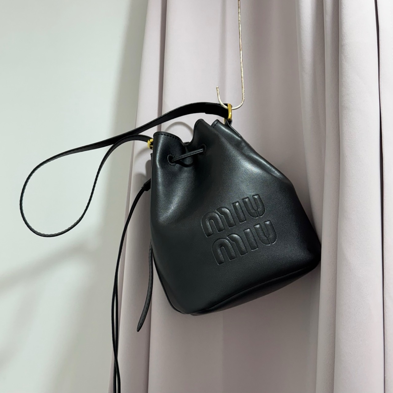 🤴🏻  #미우미우 (M*u) 가죽 버킷백🤴🏻