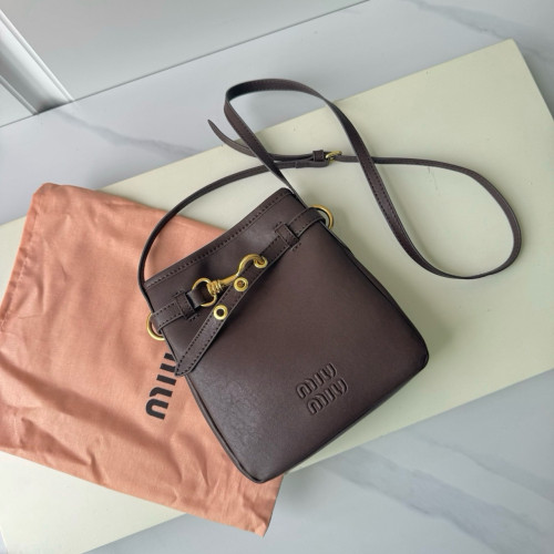 🤴🏻#미우미우 나파 가죽 미니 파우치🤴🏻신상 입고🤴🏻