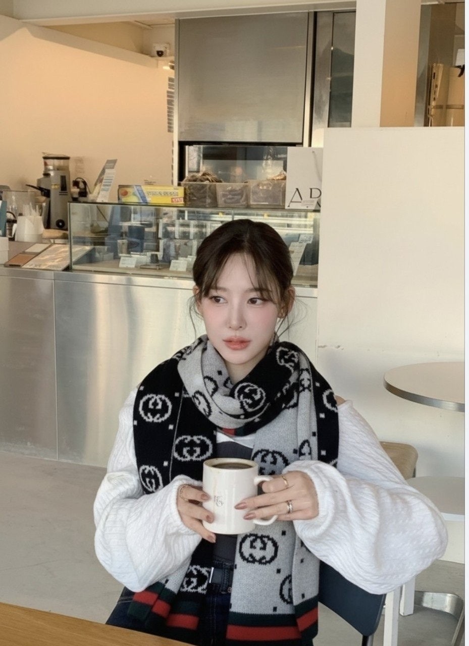 💕 구* 시그니처 로고 레드띠 머플러