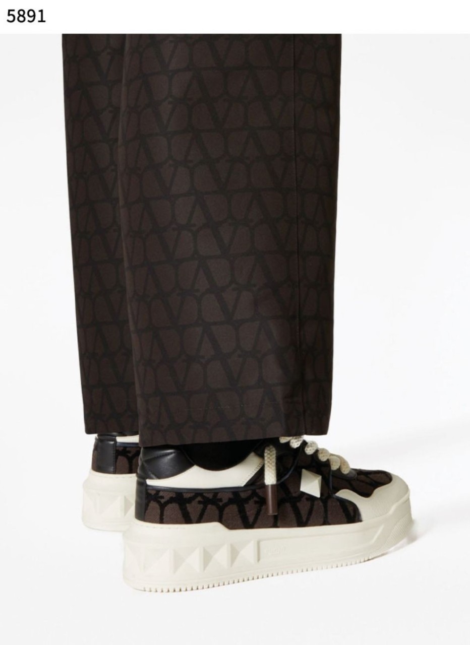 #발렌티노 [VALENTINO] 수입프리미엄급 원 스터드 XL 스니커즈 신상 입고💢 #태그 #신발 #5891