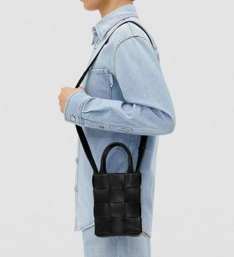 💕 보** 미니 레더 카세트 토트백 블랙