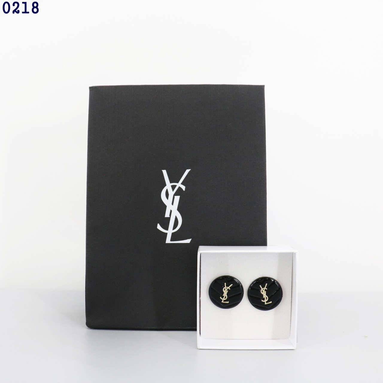 👹생로랑 클래식 메탈 로고 원형 귀걸이👹